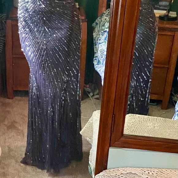 Aidan Mattox size 4 sequin beaded gown - Picture 7 of 8